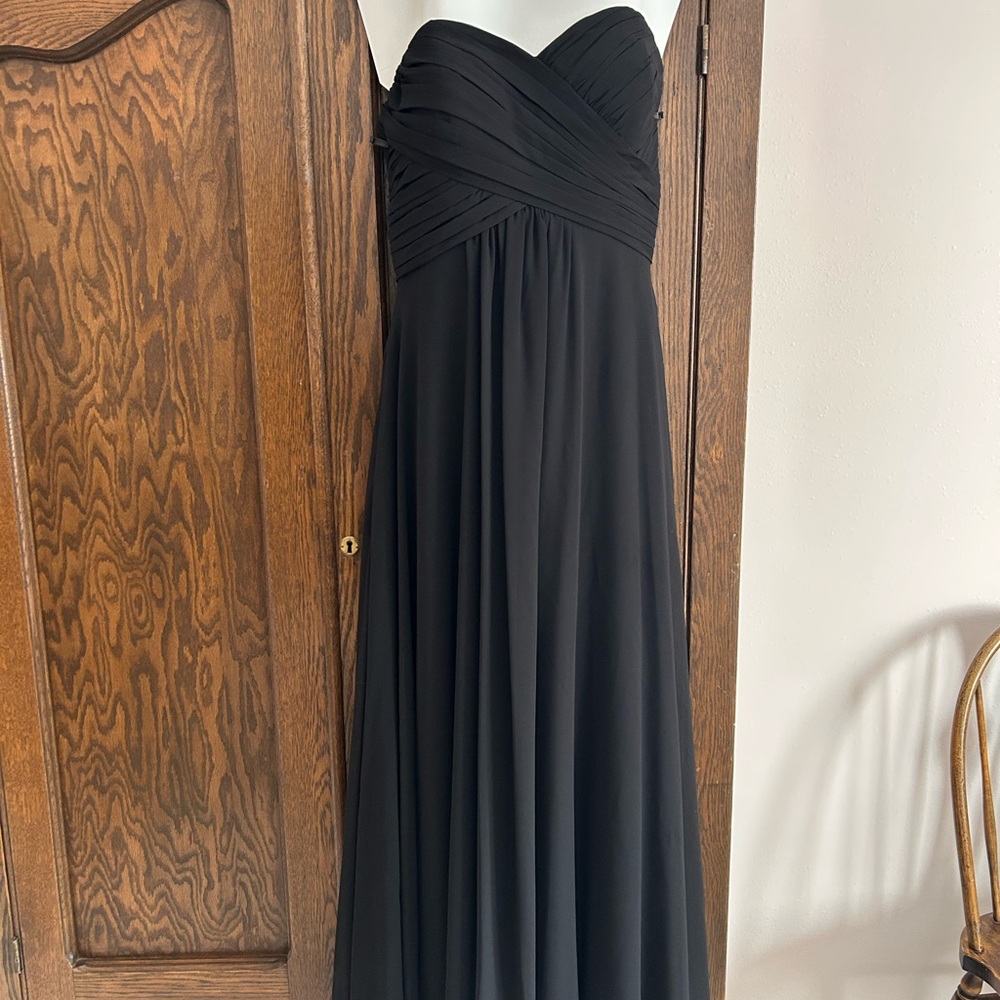 Chic Black Strapless Gown